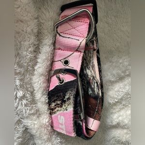 NWOT Pink camouflage wide dog collar